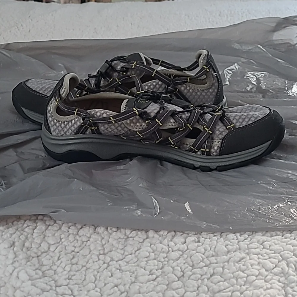 Women's Chaco Size 9 Water Shoes. Used. - Picture 4 of 6
